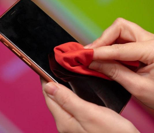 Koronavirüs’e Karşı Cep Telefonlarımızı Nasıl Temizlemeliyiz?