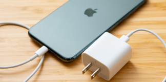 Apple Kutulardan Şarj Cihazını Çıkararak Ne Kadar Kâr Elde Etti?