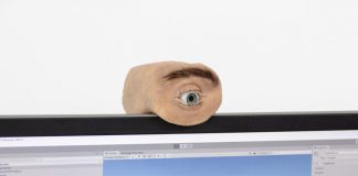 Göz Şeklinde Ve Göz Kırpabilen Web Kamerası Tasarlandı