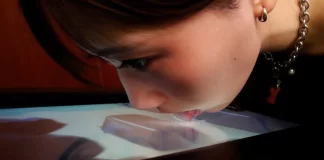 Japon Profesör Tadılabilir Ekran Geliştirdi